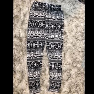 Black and white patterned leggings